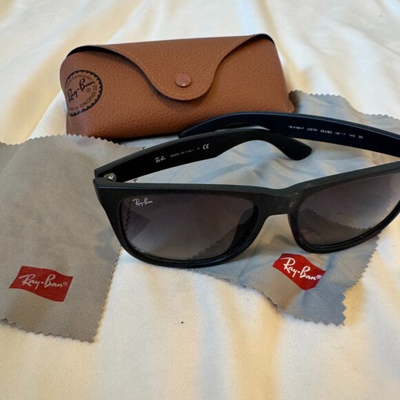 Ray-Ban Sunglasses – Black Square Frame